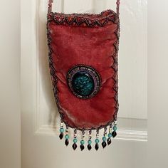 Small Crossbody Beaded Bag -. 100% Silk Velvet Coin Purse This Beautiful Magenta Purse Is Soft And Embroidered With Delicate Beads It's A Unique Little Purse That Is In Excellent Condition, With No Missing Beads Or Damage. It Has Pretty Little Dangle Beads That Hang From The Bottom Of The Purse. The Bag Measures Approximately 3.5 Inches Across The Widest Point By 8 Inches In Height. The Purse Latches Snugly Closed, And The Delicate Shoulder Chain Is Also In Excellent Condition And Measures Appro Women Sling Bag, Boho Crossbody Bag, How To Make Purses, Coach Crossbody Purse, Louis Vuitton Crossbody, Zara Mini, Gucci Crossbody, Leather Saddle Bags, Beaded Bag