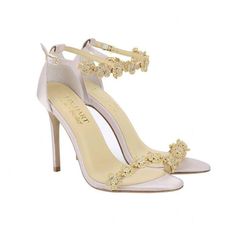 (1) Mariee Light Pink Wedding Shoes With Bows and Crystals – Bella Belle Shoes Blush Pink Wedding Shoes, Shoes With Bows, Blush Wedding Shoes, Bohemian Style Gown, Sparkly Wedding Shoes, Pink Wedding Shoes, Light Pink Wedding, Evening Heels, Gold Crystals