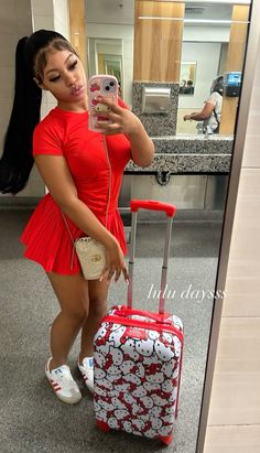 Black Lulu Outfit, January Florida Outfits, Cute Luggage Aesthetic, Vacation Outfit Black Women, Boat Ride Outfit Black Women, 2 Piece Set Outfit Black Women, Air Port Outfit Ideas, Airport Outfit Summer, Air Port Outfit