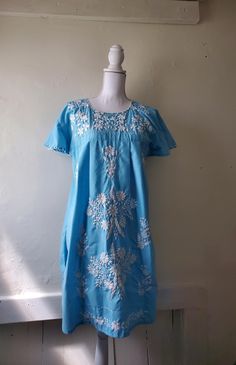 Vintage sky blue embroidered mexican folk dress With short sleeves, pockets, loose fit and unlined In good condition  Measurements: Length-38" Armpit to armpit -20" Sleeves-5" Vintage Mexican Dress, Mexican Embroidered Dress, Folk Dress, Mexican Dress, Folk Dresses, Mexican Dresses, Vintage Mexican, Sky Blue, Blue Sky