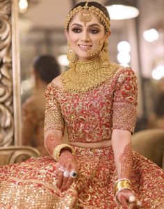 Simran Khan, Bride Lehenga, Haldi Photoshoot, Desi Jewellery, Bengali Bridal Makeup, Cow Photos, Pakistani Bridal Jewelry, Kundan Jewellery Bridal