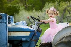 Fall photo shoot idea @Tara Harmon Cope Princess Photo Shoot, Toddler Poses, Canon 5d Mark Ii, Photography Tricks, Twin Photos, Mommy Tips, Princess Photo, Farm Photo