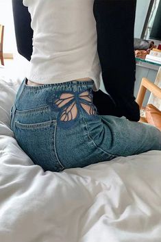 Embroidered Jeans, Cute Jeans, Jeans Diy, Simple Trendy Outfits, Dance Outfits, Denim Outfit, Upcycle Clothes, Daily Outfits, Look Fashion