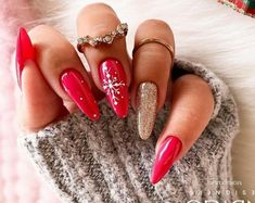 New Years Red Nails, Oval Nails Christmas, Nails December 2022, Christmas Nails Oval, Christmas Nails Almond Shape, Red Silver Nails, Christmas Red Nails, Feb Nails, Red And Silver Nails