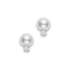 The Akoya Pearl Diamond Stud Earrings feature a 0.06 total carat weight of diamonds set in 18k white gold, alongside lustrous pearls. This exquisite piece is part of the Everyday Essentials collection. Mikimoto Earrings, Butler Outfit, White Gold Pearl Earrings, Bratz Outfit, Mikimoto Jewelry, Medieval Outfit, Round Diamond Earrings, Dressy Outfit, Ideas For Jewelry