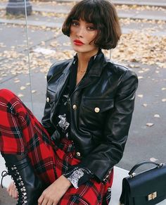 Short Hairstyles For Round Faces, Style Bob, Black And White Models, Short Leather Jacket, Hair 2024, Short Hair Styles For Round Faces, Bob Hair, Round Faces