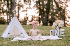 Outdoor baby and child photography, birthday cake smash ideas, outdoor cake smash for baby girl, toddler pictures, milestone baby photos, one year baby pictures, creative baby pictures ideas, professional baby photos, Eugene Oregon baby photographer Outdoor Cake Smash Girl, Outdoor 1st Birthday Pictures, Cake Smash Ideas, Chess Photography, Outdoor Baby Photography, Photography Birthday, Toddler Pictures