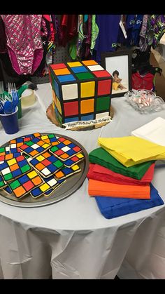 there is a cake made to look like a rubik cube on top of a table