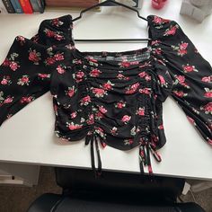 Never Worn! Size Medium. Great Condition. Brand Is Wild Fable Black Long Sleeve Top With Rose Print, Trendy Black Top With Rose Print, Fitted Black Top With Rose Print, Cropped Long Sleeve, Wild Fable, Black Red, Black And Red, Top Blouse, Blouses