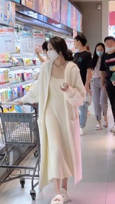 Chinese Fashion Casual, Cool Modest Outfits, Chic Modest Outfits, Winter Clothing Ideas, Winter Outfits Dress, Modest Cute Outfits, Dresses For Winter, Winter Outfits Korean, Fashion Aesthetic Outfits