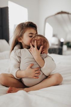 Vom Avea Un Copil, Newborn Family Pictures, Foto Newborn, Sibling Photography, Newborn Family Photos, Newborn Baby Photoshoot, Newborn Baby Photos, Foto Baby, Foto Tips