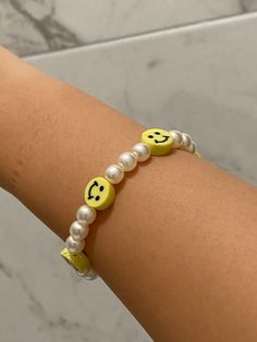 a preppy bracelet with (fake) pearls and yellow smiley faces Preppy Smiley Face, Preppy Bracelets, Yellow Smiley Face, Pearls Bracelet, Wedding Bracelets, Smiley Faces, Wedding Jewelry Bracelets, Wedding Bracelet, Smiley Face