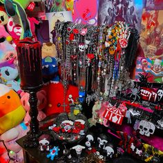 there are many different items on display in this room, including bracelets and necklaces