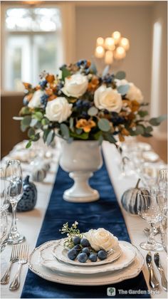 Create unforgettable Thanksgiving tablescapes with simple but elegant table decorations, unique color palettes, and beautiful table centerpieces. Get creative ideas for place settings and more. Click now for inspiration! Elegant Table Decorations