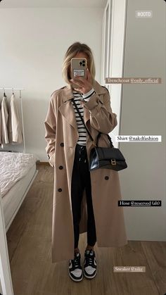 Jumper Dress And Trainers, New York Outfits Trench Coat, Trench Cote Outfit, Winter City Break Outfit Ideas, Street Style Inspo 2023, Stone Trench Coat Outfit, Autumn City Outfits, Tan Trench Coat Outfit Fall, Styling Trench Coat Casual