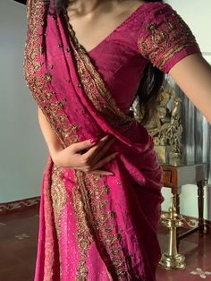 Saree Inspo Aesthetic, Blouse Designs Wedding, Saree Sabyasachi, South Indian Wedding Saree, डिजाइनर कपड़े, Sabyasachi Sarees, Kuchu Designs, Saree Hairstyles, Desi Dress