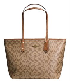 Tas Coach, Saddle Handbags, Coach Tote, Zip Tote, Tote Pattern, Chic Handbags, Crochet Handbags, Louis Vuitton Bag Neverfull, Coach Purses