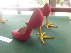 oh ..  lady chicken farmers love this one.. pic.twitter.com/ug4ILOsZZy Chicken Shoes, Funny Shoes, Ugly Shoes, Funky Shoes, Sponge Bob, Unique Shoes, Shoe Art, Crazy Shoes