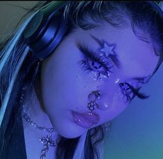 Babyleska Makeup, Y2k Blue Eye Makeup, Star Makeup Y2k Tutorial, Star Makeup Y2k, Cybercore Makeup, Cybergoth Makeup Eyes, Purple Alt Makeup, Purple Alt Makeup Looks