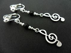 This is a pair of pretty tibetan silver musical note themed clip on earrings. Measure approx. 5cm long. With silver plated clips and findings. These earrings are not for pierced ears. Thanks for looking!! Costume Jewelry Earrings, Treble Clef, Musical Note, Jade Beads, Light Weight Earrings, How To Make Beads, Infinity Bracelet, Clip On, Ear Piercings