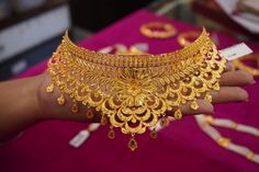 Bengali Bride, Jewellery Indian, Jewelry Accessories Ideas, Gold Fashion Necklace, Bridal Gold Jewellery Designs, Bridal Jewellery Indian, Accessories Ideas, Gold Necklace Designs, Gold Choker