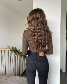 Pelo Ondulado Natural, Naturally Wavy Hair Cuts, Bride Hairstyles For Long Hair, Pretty Curls, Hair Styles For Long Hair, Brown Wavy Hair, Styles For Long Hair, Rambut Brunette, Brown Curly Hair