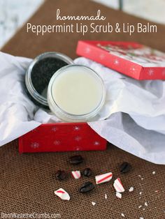 Homemade lip balm makes the perfect holiday gift. With a homemade lip scrub & the scent of peppermint, it's a simple & elegant gift for less than $1! Homemade Lip Scrub, Homemade Shaving Cream, Homemade Mocha, Homemade Gifts For Friends, Natural Lip Scrub, Lip Scrub Recipe, Magnesium Lotion, Peppermint Lip Balm, Lip Scrub Homemade