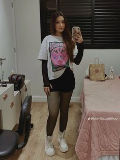 Live Show Outfit Ideas, Big Tshirt Outfit, Top Farm, Diy Vetement, Outfit Mujer, Shein Outfits, Looks Party, Mini Top, Tumblr Outfits