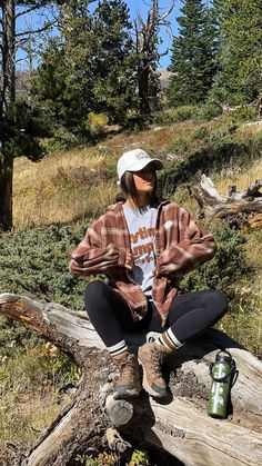 Cabin Outfit, Outdoorsy Outfits, Granola Girl Outfits, Granola Outfits, Cute Hiking Outfit