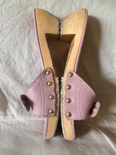 Very good condition soft pink leather and genuine wood sandals clogs studded open toe sz 8, wear is only on the soles Wood Sandals, Wood Clogs, Clogs And Mules, Clog Sandals, Clogs Shoes, Pink Leather, Mule Clogs, Vintage Pink, Front Open