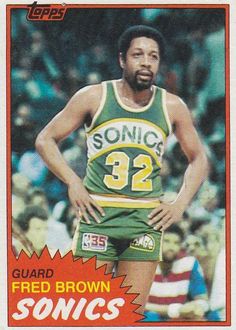 a basketball card from the 1970 - 71 topps team with a man in green uniform