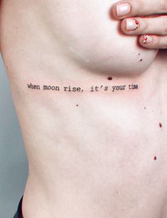 a woman's stomach with the words when moon rise, it's your time