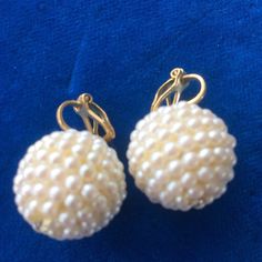 "1950s 1960s Vintage Pearl Beads Clip On Earrings Mid Century Hollywood Regency Rockabilly Great looking cluster beaded pearl earrings. Clip on, measure about 3/4\" diameter. One small clear rhinestone in the center to add that accent sparkle! Can be worn formal or just to match your simple set of pearls... Please see photos." Ornate Kitchen, Rockabilly Accessories, Mid Century Hollywood, Vintage Goblets, Vintage Pearl, Earrings Clip, Ring Pictures, Vintage Pearls, Hollywood Regency