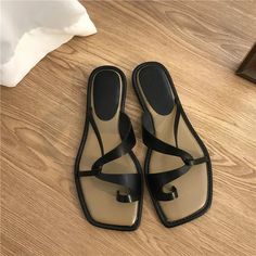 LBSFY - Shoes Woman 2024 Female Slippers Luxury Slides Low Rubber Flip Flops New Designer Hawaiian Summer Fabric Rome PU Hoof Heels Luxury Slides, Women Slippers Fashion, Rubber Flip Flops, Paris Chic, Casual Chique, Womens Sandals Summer, Fashion Slippers, Black Shoes Women, Flip Flop Shoes