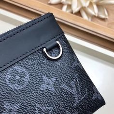 Description L.V Discovery Pochette Monogram Pacific Canvas Black For Women, WoWallet 8.3in/21cm LV M44323 Rep 1:1 The practical Discovery Pochette combines Taiga and Monogram canvas in a tone-on-tone exploration of color nuances for Spring-Summer 2019. Ideal for essentials such as credit cards, money and phones, it can be carried as a clutch or a bag inside a bag. Size: 8.3 x 4.7 x 0.6 inches / 21 x 12 x 1.5 cm (Length x height x width) Black Monogram Pacific coated canvas Textile lining Silver- Bag Inside, Bottega Veneta Shoulder Bag, Evening Clutch Bag, Summer 2019, Tote Backpack, Kids Bags, Louis Vuitton Handbags, Monogram Canvas, Fashion Handbags