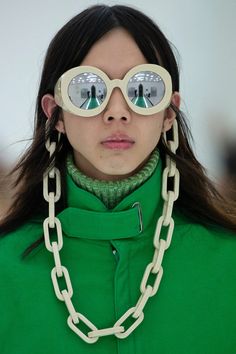 Gucci 2020, Vogue Sunglasses, Gucci Spring, 2020 Fashion Trends, Runway Trends, Glasses Chain, Mode Inspiration, Beauty Trends, Trending Accessories