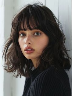 42 Inspiring Mid-Length Haircuts with Bangs for Every Face Shape and Style Dark Hair Bangs, Rich Brunette Hair, Brown Hair Bangs, Soft Blonde Hair, Natural Brunette, Shaggy Long Hair, Dark Brunette Hair, Haircuts Ideas, Haircut With Bangs