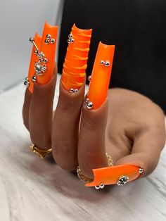 ✨Lux press on nails✨ Size: large 0,4,3,5,6 Shape:Tapered Square Length: XL THESE PRESS ON NAILS CAN BE USED MULTIPLE TIMES. Includes application kit and instruction to apply/remove for longevity Orange Nails For Halloween, Orange Nails Acrylic Fall, Orange Black And Silver Nails, Dark Orange Nails Fall, Orange Acrylic Nails Designs, Orange Black Silver Nails, Neon Orange Nail Ideas, Orange Nails Coffin Long, Long Halloween Acrylic Nails