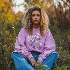 Boho Flower Sweatshirt, Wildflower Sweater, Women Gift Flower, Cottagecore Floral Sweatshirt, Comfort Colors, Vintage Flowers, Botanical Purple and white cosmos adorn this stunning sweatshirt. This lovely flower sweatshirt would make a perfect addition for any gardeners wardrobe. It would make a great birthday or Mothers day gift. Luxurious comfort and style are what this unisex, garment-dyed sweatshirt is all about. It's made with 80% ring-spun cotton and 20% polyester and the fabric is 3-end g Pink Casual Sweatshirt With Floral Print, Casual Pink Sweatshirt With Floral Embroidery, Relaxed Fit Floral Embroidery Crew Neck Sweatshirt, Pink Floral Print Casual Sweatshirt, Pink Long Sleeve Sweatshirt With Floral Embroidery, Floral Print Spring Sweatshirt, Embroidered Flower Sweatshirt, Spring Floral Embroidered Long Sleeve Sweatshirt, Spring Cottagecore Crew Neck T-shirt