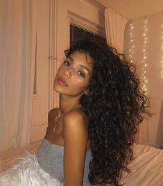 Pinterest: SallyXO Dina Denoire, Makeup Tip, Side Hairstyles, Curly Hair Inspiration, Grunge Hair, Dream Hair, Long Curly Hair, Long Curly