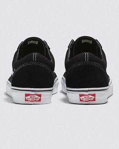 Street Skater, Vans Vintage, Black And White Vans, Tenis Vans, Vans Store, Old Skool Black, Footwear Design, Van Doren, White Vans