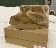 Classic Sweater Letter Tall Uggs Outfit, High Top Uggs, Ugg Lowmel Fit, Sherpa Uggs Outfit, Ugg Fur Boots, Ootd Boots, Winter Style Fashion, Cute Uggs, High Fashion Clothing