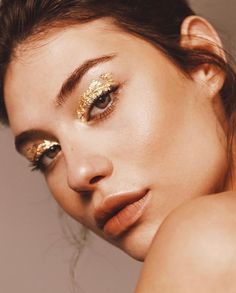 Makeup Collage, Edgy Bridal, Outfits Minimalist, Photographie Portrait Inspiration, Gold Makeup, Nail Art Wedding, Lifestyle Art, Dresses Outfits, Photography Beautiful