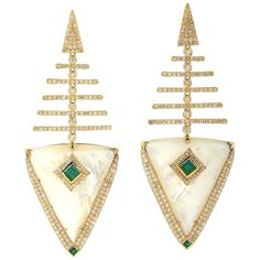 Cast from 18-karat gold, these stunning earrings are hand set with .91 carats Emerald, 34.86 carats mother of pearl and 3.19 carats of glimmering diamonds. FOLLOW MEGHNA JEWELS storefront to view the latest collection & exclusive pieces. Meghna Jewels is proudly rated as a Top Seller on 1stDibs with 5 star customer reviews. All items manufactured by us are handmade and can be customized or redesigned. Composition Size-73X28 Total Weight-23.26 Gold Weight(Gms)-15.468 Diamond Wt(Cts)-3.19 Emerald 1920s Jewelry, 18k Gold Earrings, Yellow Gold Jewelry, Pearl Gemstone, Gold Earring, Pearl Diamond, Mother Pearl, Stunning Earrings, Top Seller