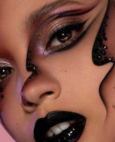 Catwalk Makeup, Futuristic Makeup, Intense Makeup, Glitter Makeup Looks, Rhinestone Makeup, Christmas Makeup Look, Pink Eye Makeup, Face Art Makeup, White Makeup