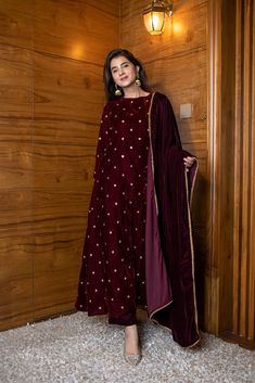 Heavy Velvet Suits, Mehroon Velvet Suit Designs, Velvet Kurtis Design, Straight Kurti Designs, Velvet Dresses Outfit, Shaurya Sanadhya, Velvet Kurti, Transition Dress, Velvet Suit Design