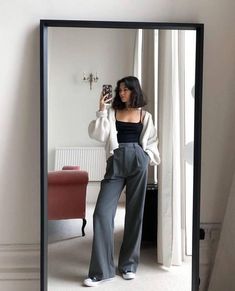 Cute Cardigan Outfits, Amr Diab, Chique Outfit, Casual Day Outfits, Foto Poses, Looks Black, Cardigan Outfits, Mode Inspo, Looks Chic