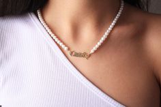 Hand writing Pearl necklace Personalized Jewelry -Gift-925 silver- 14K solid Gold name- 925 Sterling Silver High Quality Jewelry Handcrafted Jewelry from Turkey Packaged brand new in box Price for 1 piece 40+5 cm ( 15.75 inch + 1.96 inch) Materiel * 925 sterling silver 14k gold plated (anti allergenic) Colour options * Gold , Silver and Rose Gold options PRODUCTION TIME * 3-5 Business Days SHIPPING TIME * 3-5 Business Days For Every Country White 14k Gold Nameplate Jewelry, White Engraved Nameplate Jewelry, White 14k Gold Name Necklace For Anniversary, 14k Gold White Name Necklace For Anniversary, White Custom Necklace For Anniversary, Anniversary 14k Gold White Name Necklace, Custom White Necklace For Anniversary, Customized White Necklace For Anniversary, Customizable White Necklace For Anniversary