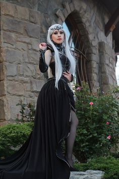 Gothic vampire dress Fantasy Dress Dark, Dark Fairy Wedding, Gothic Vampire Dress, Gothic Vampire Costume, Fantasy Reference, Witch Boy, Carnival Fantasy, Character Accessories, Vampire Dress