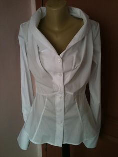 This white cotton shirt has the perfect body fit.The cowl neck makes it feminine and playful.Can wear it with skirt or jeans for every day or add a little scarf to finish the look for the office.SIZE CHARTSIZE S - US 6, UK 8, EU 36bust: bust around 34.5”/90cmWaist: waist around 27.5”/70cmHips: hips around 34.5”/90cmSIZE M - US 8, UK 10, EU 38bust: bust around 37.5”/95cmWaist: waist around 29.5”/75cmHips: hips around 37.5”/95cmSIZE L - US 10, UK 12, EU 40bust: bust around 39.5"/100cmWaist: waist Fitted Collared Blouse For Office Wear, Stretch Cotton Collared Blouse, White Slim Fit Spring Blouse, Fitted Chic Shirt For Office Wear, Chic Fitted Shirt For Office Wear, Stretch Cotton Office Blouse, Fitted Shirt For Office Wear In Spring, Fitted Blouse For Spring Office Wear, Fitted Casual Office Shirt